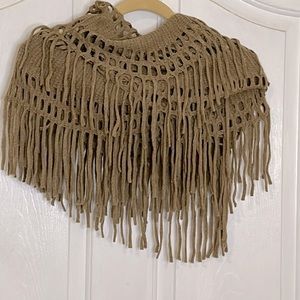 🤎Beautiful,crocheted, fringe, infinity scarf. Perfect edition for a western look
